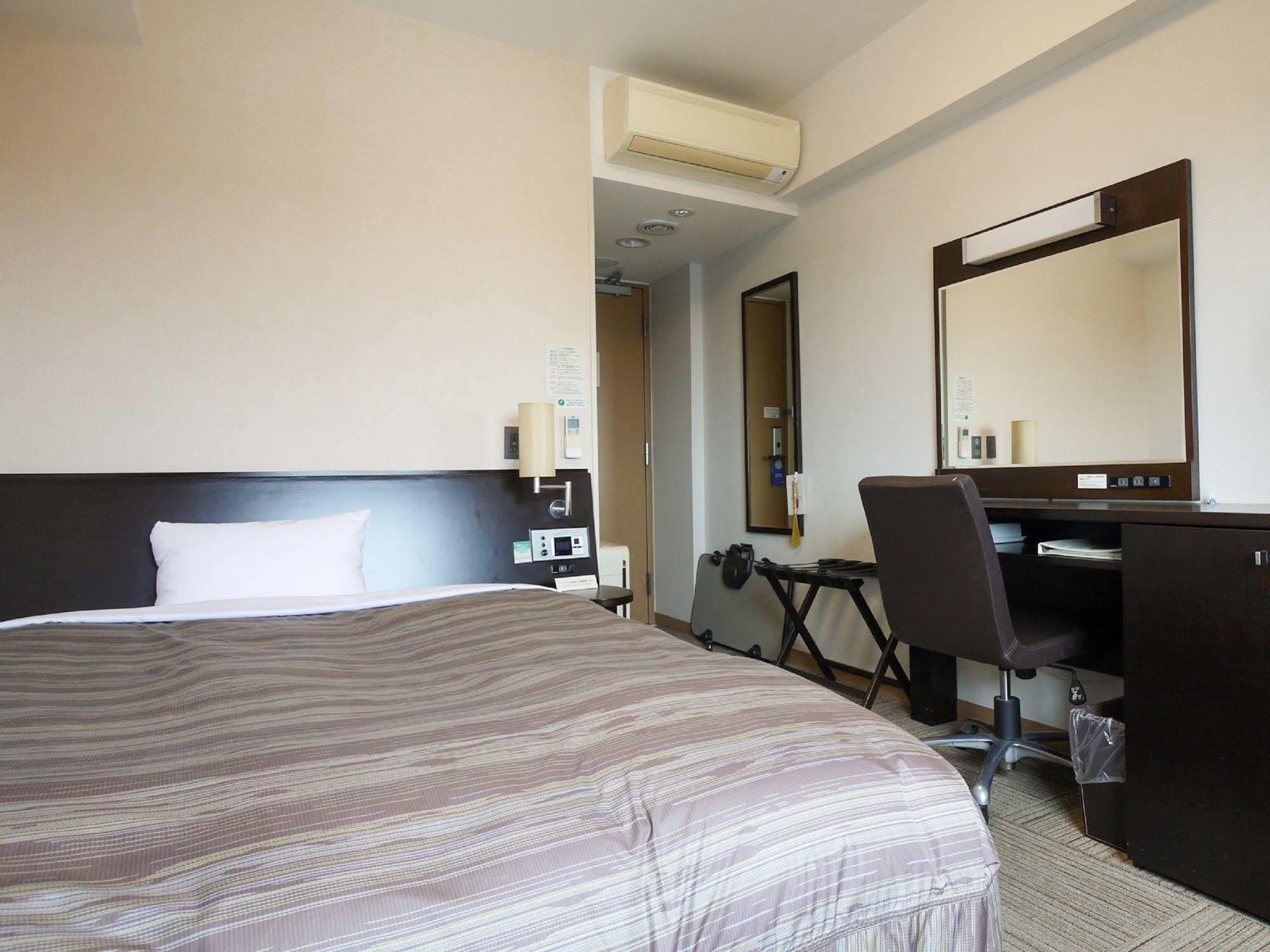 Hotel Route-Inn Koga Ekimae Bagian luar foto